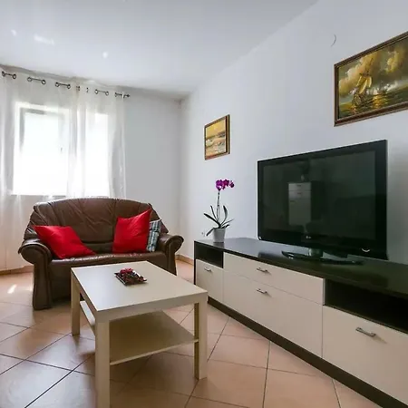 Апартаменти Vitalia 2+2 *