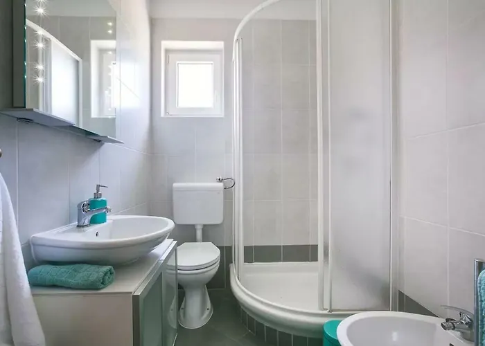 Vitalia 2+2 * פורץ