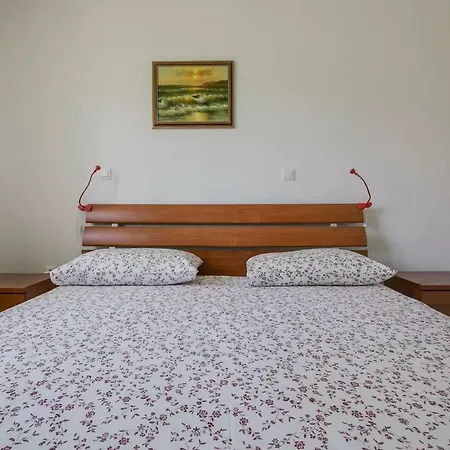 Apartment Vitalia 2+2 *