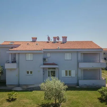 Vitalia 2+2 Apartment Porec